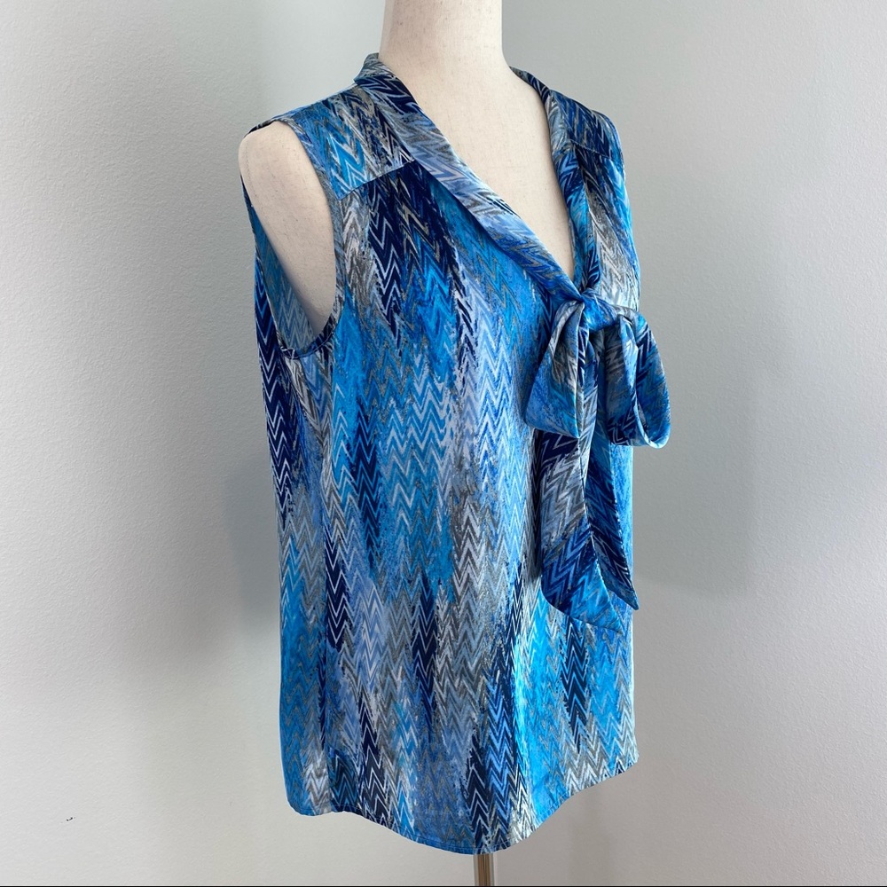 Kasper beautiful sleeveless blouse